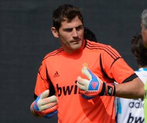 En el marco de su debut en la Kings League, Iker Casillas recibió varios mensajes de los que fueron sus compañeros y entrenadores, quien ya en un tono de broma rememoró los conflictos que ambos vivieron en el Real Madrid cuando el portugués y el exarquero desataron una “guerra” que dividió a la afición y al vestuario blanco.