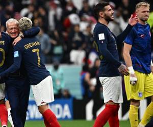 Los galos sonríen y se enfilan al bicampeonato, mientras que los ingleses muestran su dolor al no poder cumplir las expectativas en copas mundiales.