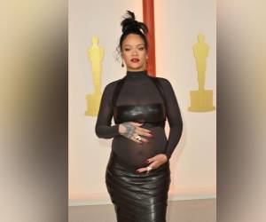 Rihanna llegó a la alfombra de los Premios Oscar 2023 luciendo su embarazo como nunca. A continuación las mejores imágenes de su llegada a la noche más esperada de Hollywood.