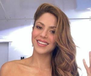 Una clínica estética de Barcelona aseguró ser la responsable de que Shakira se mire tan juvenil. La revista española VANITATIS entrevistó al personal de la clínica que aseguró que Shakira sabe muy bien lo que quiere cuando llega a hacerse los retoques.