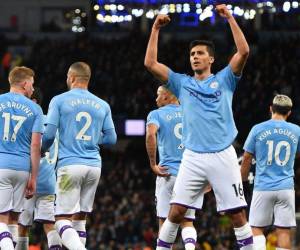 El Manchester City recibió un duro revés este lunes luego de que la Premier League acusara este lunes al club de haber cometido serias infracciones en contra de las reglas que establece la liga inglesa.