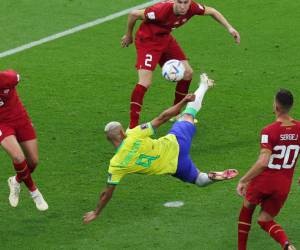 La Selección de Brasil no dio lugar a sorpresas y con un inspirado segundo tiempo de Richarlison derrotó 2-0 a Serbia en su debut en el Mundial de Qatar 2022. El partido estuvo marcado por la gran actuación del 9, el color en las gradas, las duras faltas y la preocupación que ha dejado en la Canariha la lesión de Neymar.