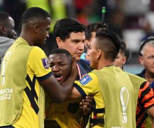 Moisés Caicedo llora desconsoladamente luego que la eliminación de Ecuador se consumó.