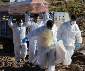 Las autoridades de Medicina Forense realizaron la inhumación de 16 cuerpos el sábado 4 de febrero, 16 personas que no fueron reclamadas por sus familiares de la morgue capitalina.