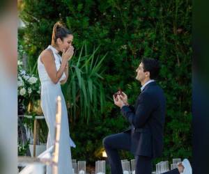 El Día del Amor y la Amistad llegó con regalo anticipado para la periodista hondureña Maity Interiano, quien sorprendió al comprometerse con el productor Anuar Zidán este fin de semana. En una romántica e inesperada velada, la presentadora de Univision dio uno de los pasos más importantes de su vida. ¿Quiénes acudieron y cómo sucedió todo?