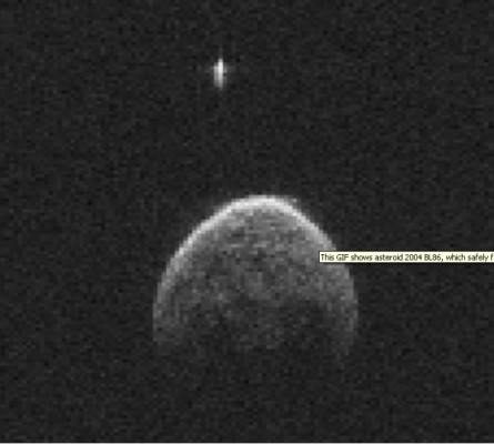 Asteroide que rozó la Tierra vino con su propia luna