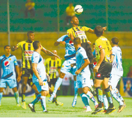 Real España arrolla al Motagua en el Morazán