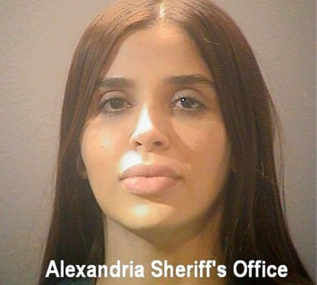 Emma Coronel seguirá en la cárcel por peligro de fuga; enfrentaría cadena perpetua