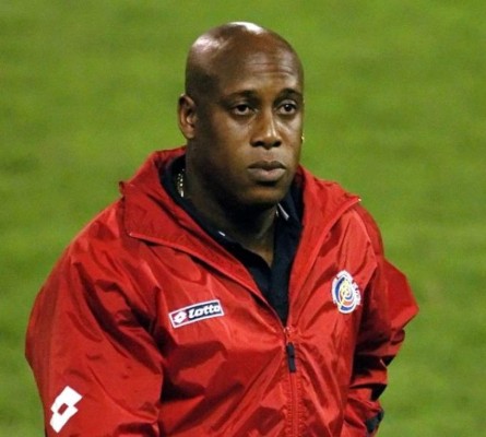 Colombianos y ticos aventajan para dirigir a Honduras