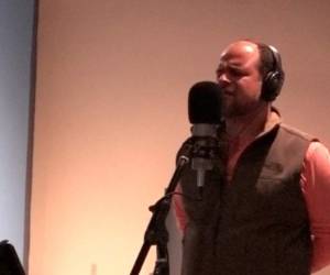 Alberto durante la sesión de grabación del tema 'Club Social La Gloria'.