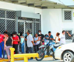 Debido al cierre de negocios a raíz del coronavirus las empresas han solicitado suspender temporalmente unos 25,000 empleados, según Carlos Madero, titular de la Secretaría de Trabajo de Honduras, lo que empeora la crisis en el país.