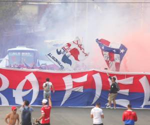 La Ultra Fiel llevó todo el color y ambiente en la previa del Olimpia- Real España. (Fotos David Romero y Mauricio Ayala)