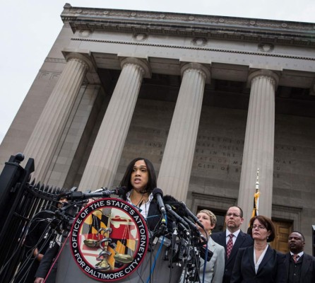 Baltimore celebra anuncio de procesamiento de policías por muerte de Gray