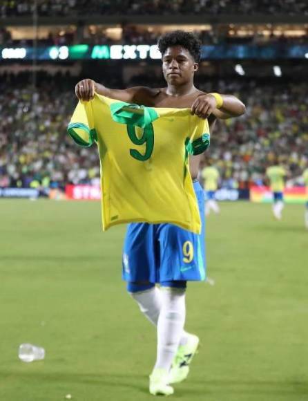Lo que no se vio en TV del México-Brasil: Inesperado gesto de Vinícius Júnior