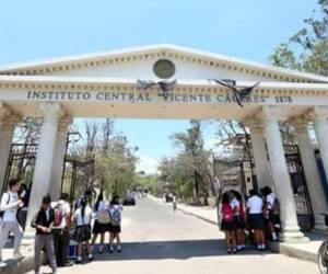 Hoy 138 años después y bajo el liderazgo del licenciado Alejandro McCarthy, el Central sigue alojando a miles de estudiantes, y solo el año pasado graduó a 1,180 jóvenes.