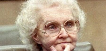 Dorothea Puente, la abuela que enterró siete cuerpos en su jardín en California