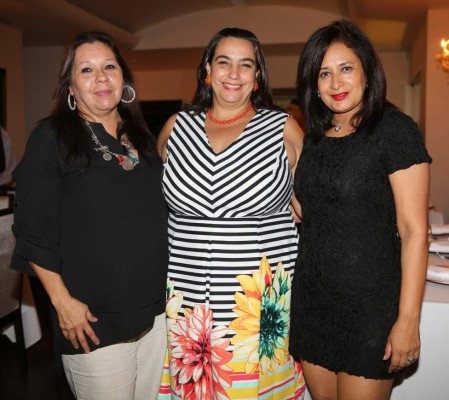 Cena diplomática con aires benéficos