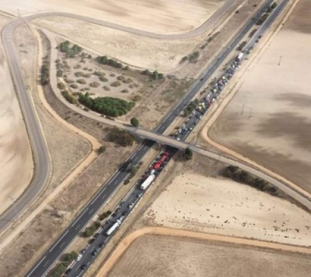 España: Colisión múltiple de 40 vehículos deja al menos 10 heridos&nbsp;&nbsp;