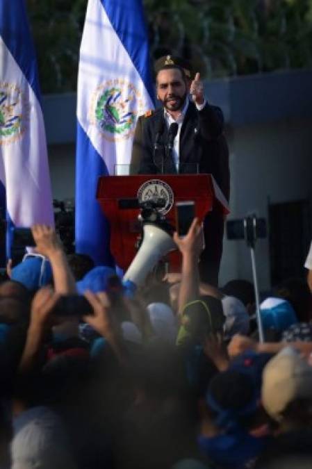 FOTOS: Con el Congreso militarizado, Bukele llama a la 'insurrección' por un préstamo