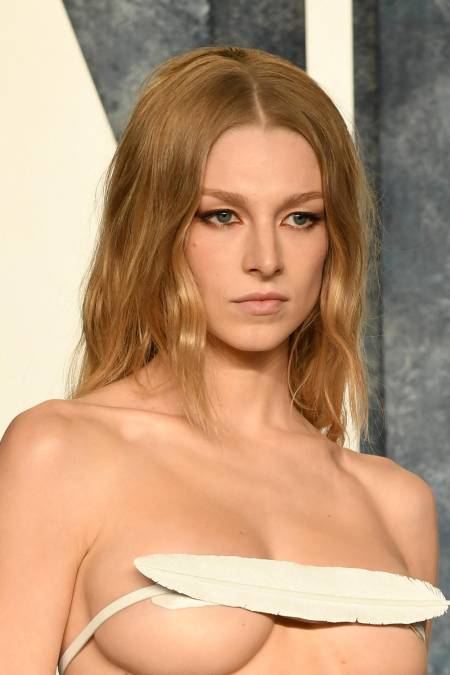 Hunter Schafer, la actriz que causó polémica por su vestido en la fiesta de los Oscars