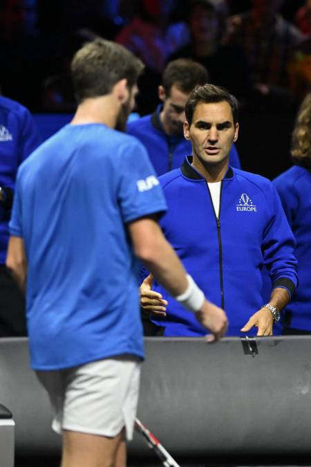 El rey se despidió como un caballero: Federer se enfrentó a su último juego acompañado de Nadal, su eterno rival