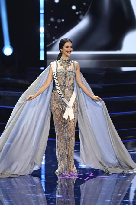 Las latinas destacaron con sus vestidos de gala en el Miss Universo