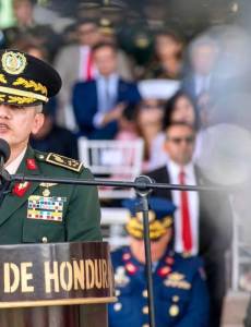 El jefe de las Fuerzas Armadas, Roosevelt Hernández, es considerado, por diversos sectores, como una amenaza a la libertad de expresión y a la democracia.