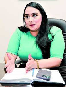 Ninfa Flores, directora del INAMI, conversó con la Unidad Investigativa de EL HERALDO Plus para aclarar el tema de la contratación de familiares.