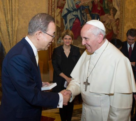 El papa llegó a la ONU para esperado discurso sobre pobreza y cambio climático