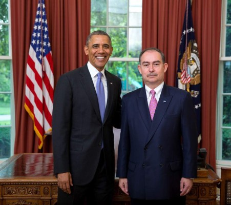 Embajador hondureño se presenta ante Obama