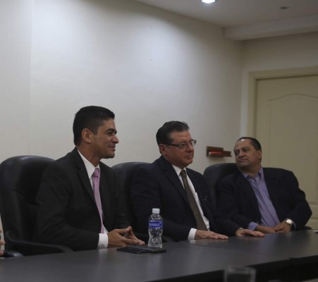 El 21 de diciembre el TSE inscribirá o rechazará a Zelaya