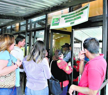 Negligencia del Registro Nacional de las Personas y apatía de usuarios acumuló inventario