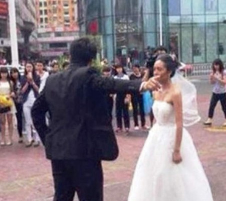 La dejó por 'vieja'