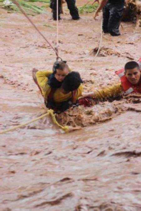 Bombero héroe: Sin plaza, sin salario y con el sueño de ser ingeniero civil (Fotos)