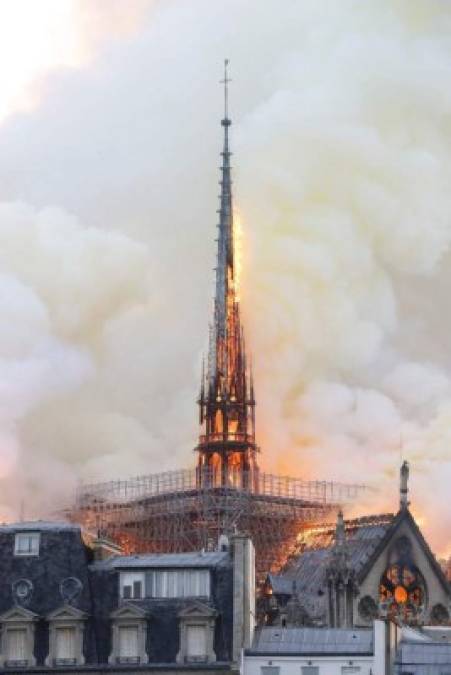 Las impactantes imágenes del pavoroso incendio de la catedral de Notre Dame de París