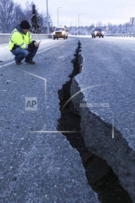 Los destrozos que dejó el potente sismo registrado en Alaska