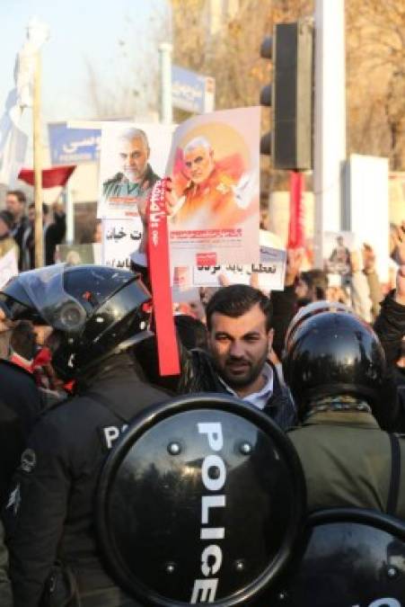 FOTOS: Masivas protestas en Irán, en medio del conflicto con Estados Unidos