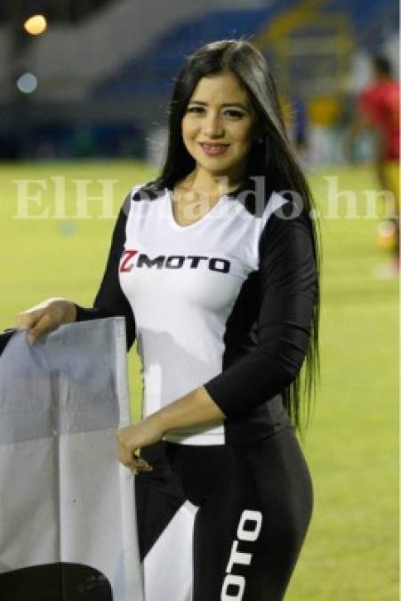 Las hermosas chicas que adornan el estadio Morazán en el partido entre Real España y Platense