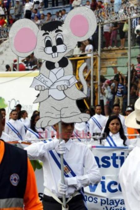 No se vio en desfiles: 'La casa de papel', lego gigante y exóticos trajes