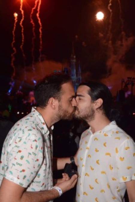 FOTOS: Así fue la propuesta de matrimonio del periodista hondureño Carlos Mendoza en Disney