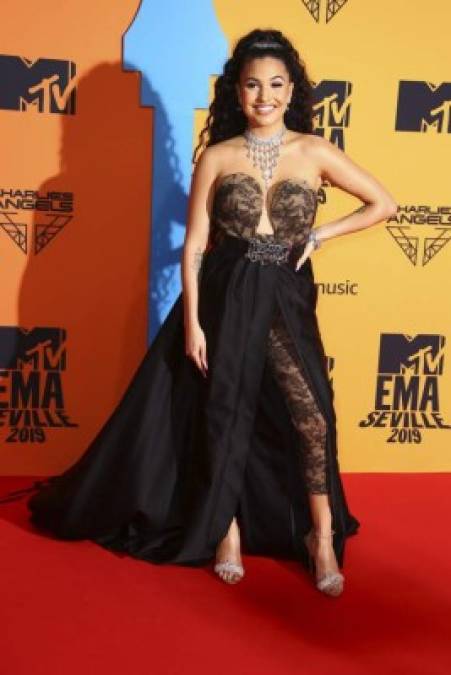 FOTOS: Así lucieron los famosos en la alfombra de los MTV EMA 2019