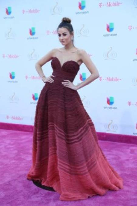 Derroche de glamour y elegancia en la gala de Premios Lo Nuestro 2017