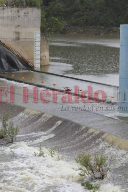 Fotos: Así luce la represa Los Laureles tras alcanzar su nivel máximo