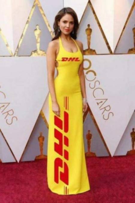 Los memes del vestido que Eiza González usó en los Premios Oscar arrasan en internet