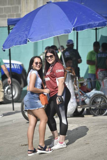 Zafarrancho y bellas mujeres inundan el Yankel : No se vio en TV del Marathón vs. Motagua