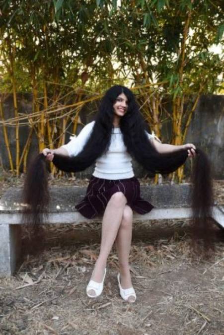 Nilanshi Patel, la joven con el cabello más largo del mundo