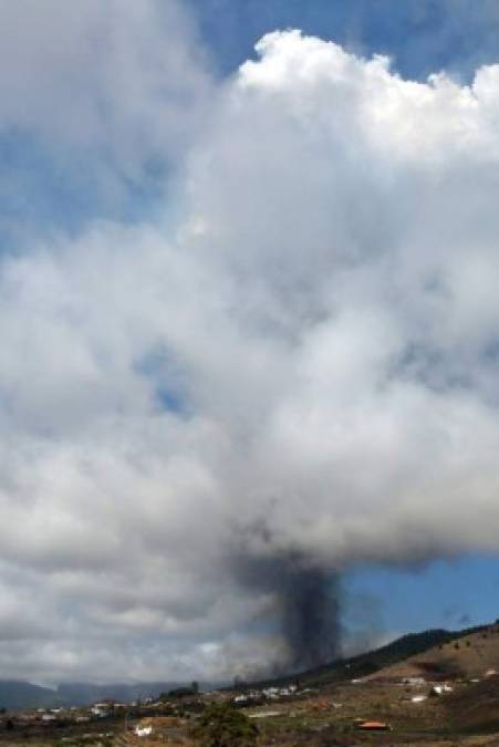 Temor y evacuaciones: Tras 50 años de inactividad entra en erupción un volcán en España