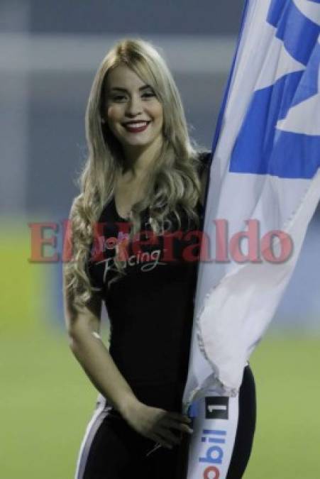 Bellas catrachas adornan el duelo Real España vs Olimpia en el estadio Morazán