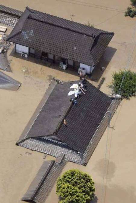 FOTOS: Muertos, desaparecidos y evacuaciones por inundaciones al sur de Japón