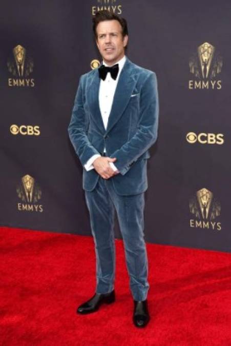 Con alas negras, esmoquin o trajes llamativos: Los mejor vestidos de los Emmy 2021